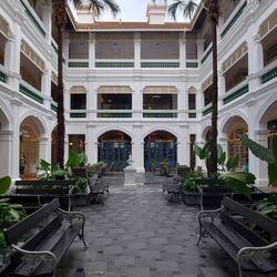 Hotel Raffles, Gebäude im Imperialstiel