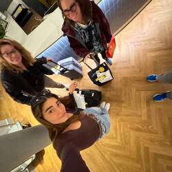The girls wanted a selfie with the luggage - I went somewhere else