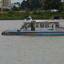 Personenfähre auf der Garonne