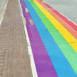 Die Zebrastreifen gibts hier in jeder Stadt 😍🌈