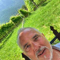 Warte uf de Bus...mer suecht de Schatte🥵