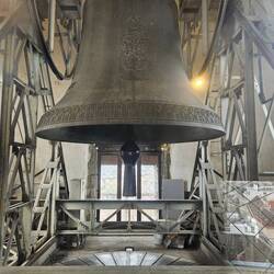 Der Nordturm blieb unvollendet und ist nur halb so hoch wie der Südturm.