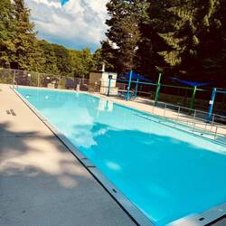 Outdoorpool im Harrison Park