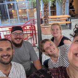 Schwester Reiki + Freund Manu + Lari aus Berlin 🥰 Con mi hermana + novio y mi amiga Lari :)