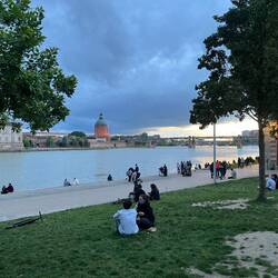 Der alte Hafen an der Garonne ist jetzt ein beliebter Treffpunkt. Früher war hier ein Parkplatz!!!