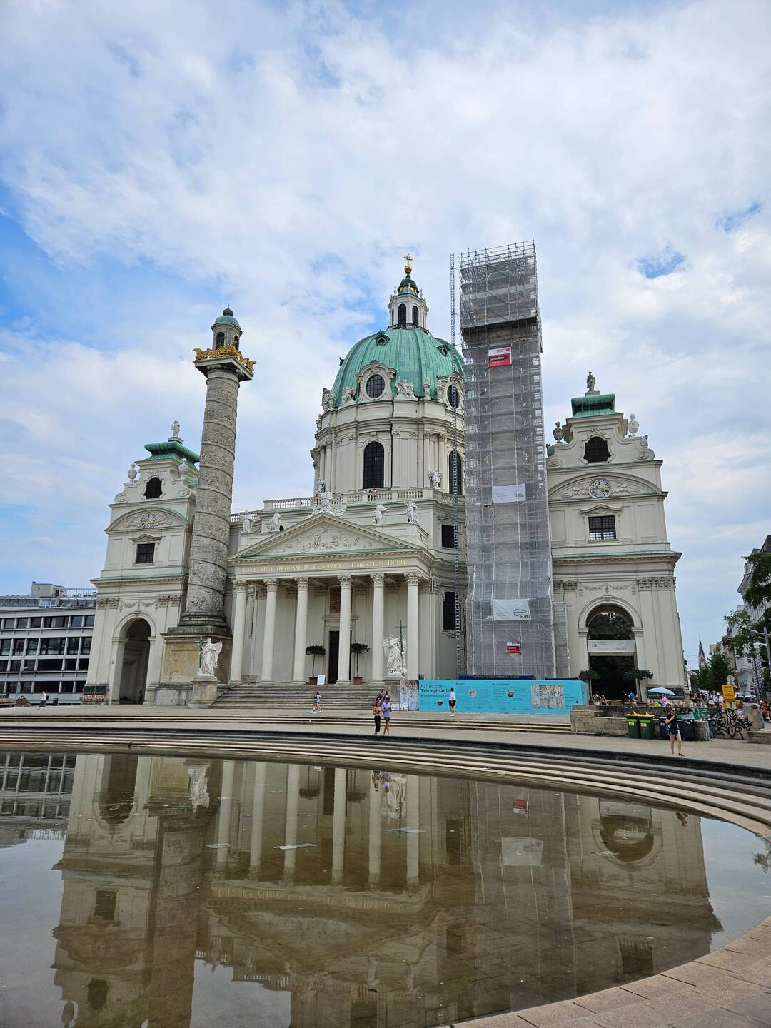 "Hagia Sophia von Wien" mit griech. Portikus