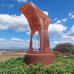 Pilgerdenkmal vor Santo Domingo.