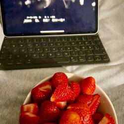 while the laundry was being done ... strawberries and watching series 🤭