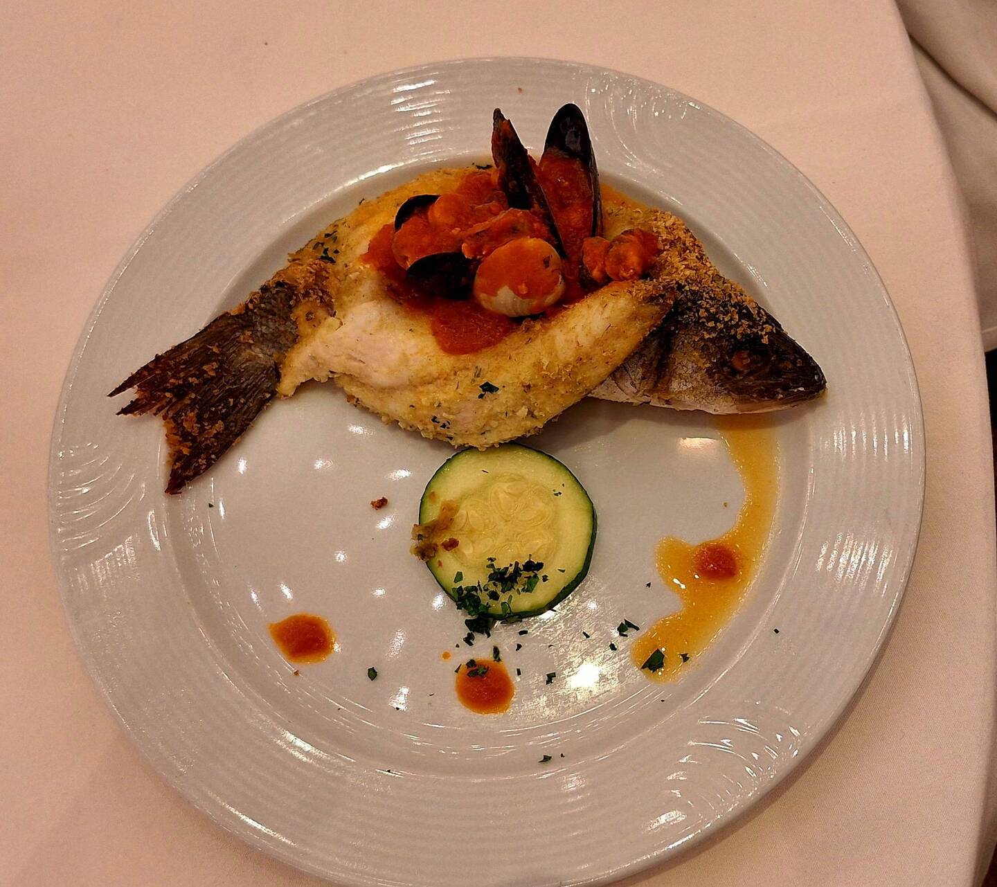 Gefüllter Wolfsbarsch zum Abendessen