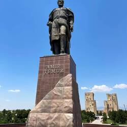 Statur von Amir Temur
