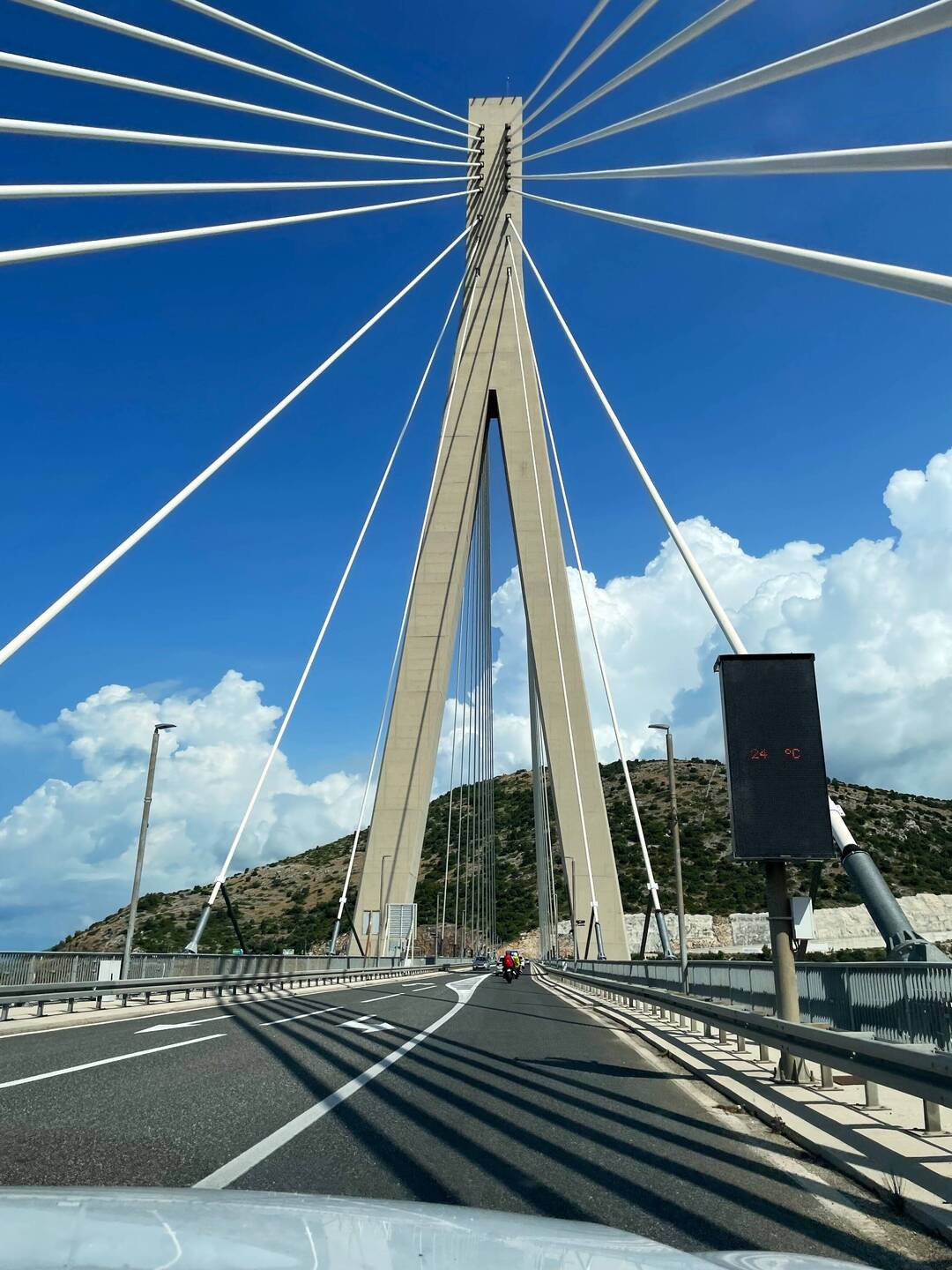 Paulines fetish for bridges