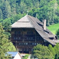 Grand Chalet in Rossinière. Das grösste Holzwohnhaus der Schweiz mit 500m2 Grundfläche