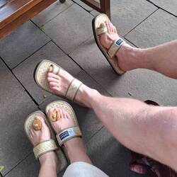 Las sandalias para subir al templo de Borobudur