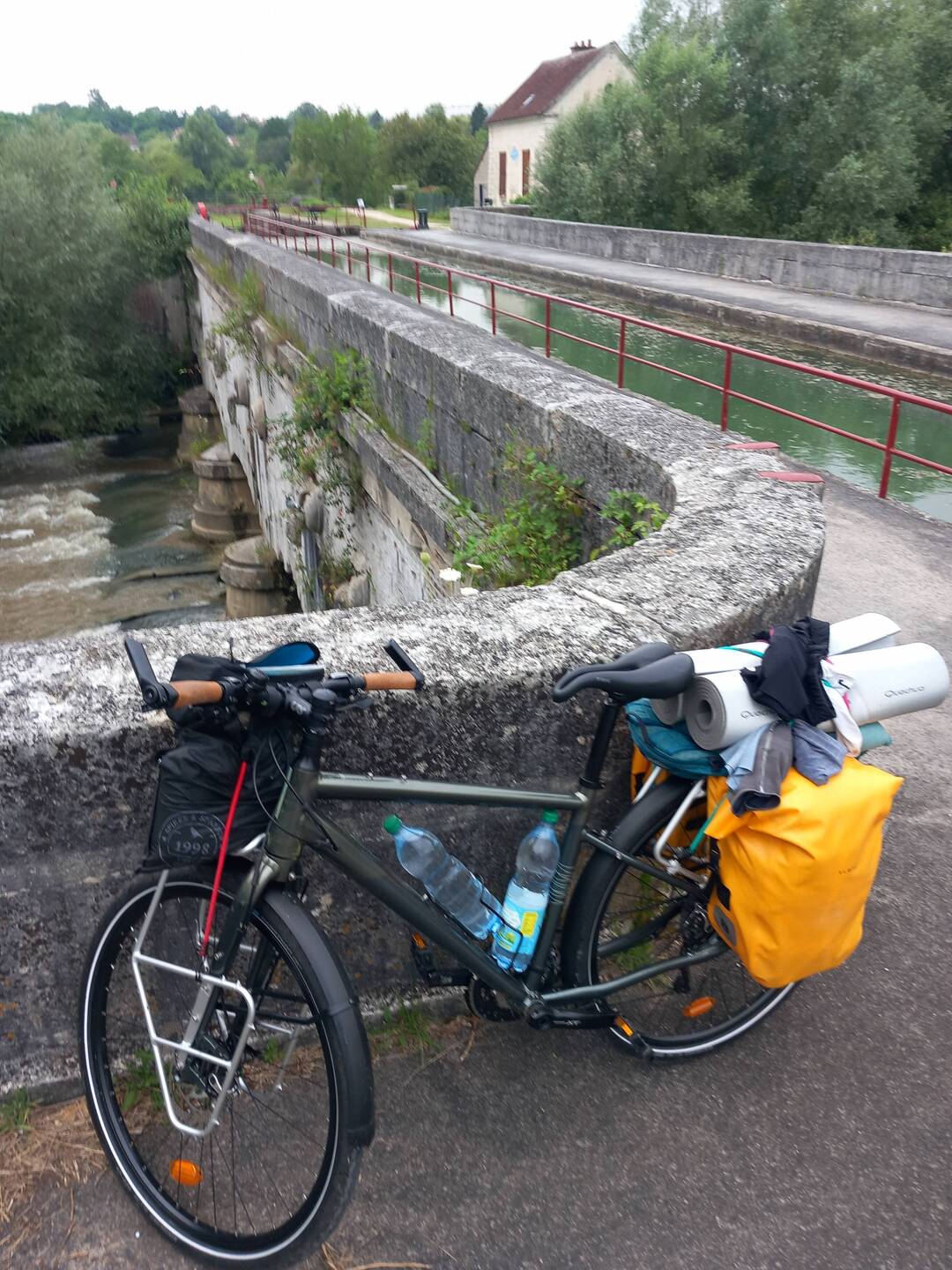 Le pont canal à 5 arches de St Florentin.