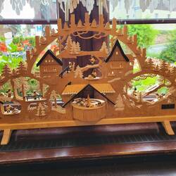 Im Gastraum gibt es allerlei zu bestaunen.