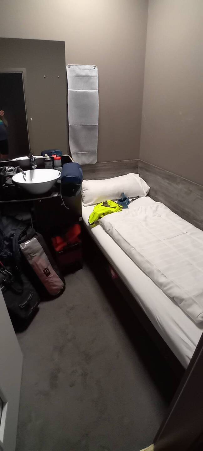 Box Hotel. Es ist kein Scherz, eine Zelle ein Bett und ein Becki