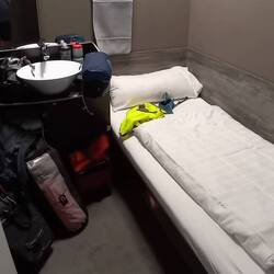 Box Hotel. Es ist kein Scherz, eine Zelle ein Bett und ein Becki