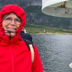 Das weiße Türmchen markiert den Polarkreis