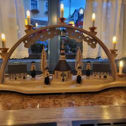 ....bei Weihnachtsbeleuchtung.