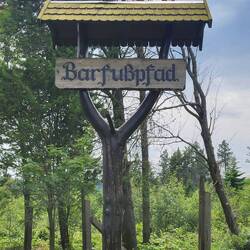 ...auf dem Barfußpfad gibt es dazu noch eine Massage.