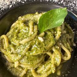 Strangozzi with pesto, delicious, and I ate it WITHOUT A DROP on my white shirt. Level up!
