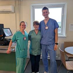 unsere Lunchlady Francine. Sie hat vor Freude geweint, als wir nach einem Foto gefragt haben