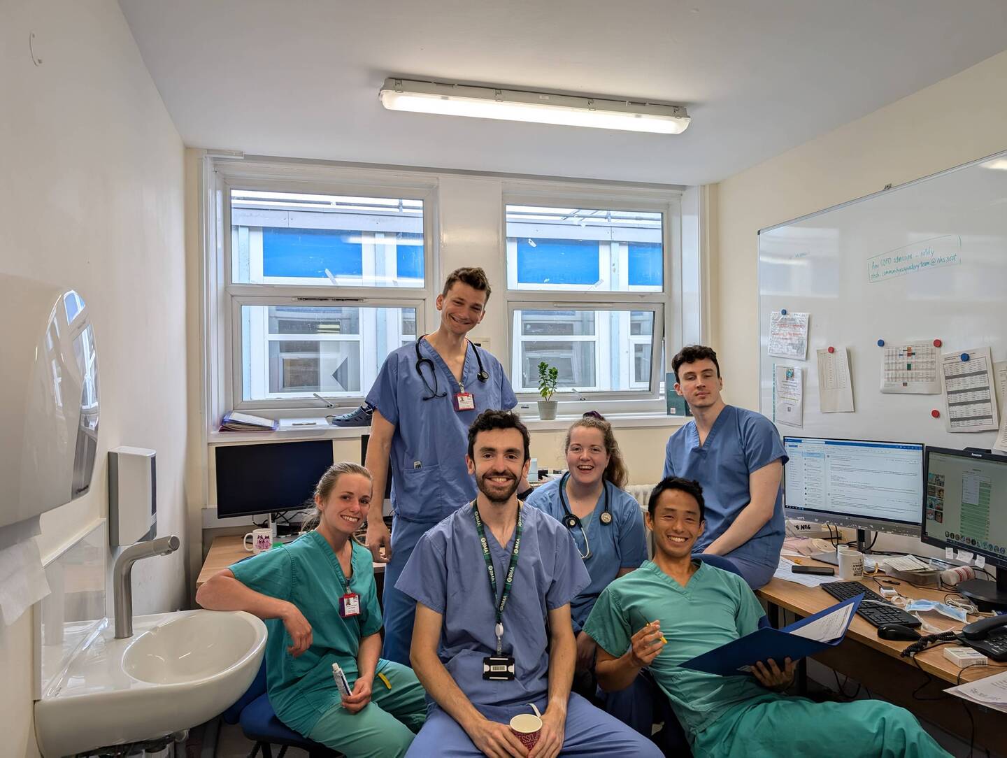 Die Hauptcrew an junior doctors mit denen wir zu tun hatten. Jess, Ross, Elisha und der Student Tom