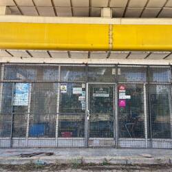 Wir rätseln wie lange die Tankstelle schon geschlossen ist