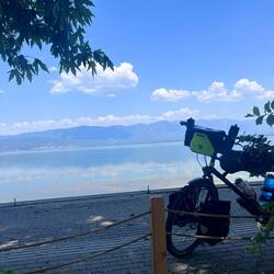 Da liegt er ruhig der See