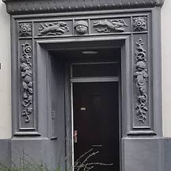 Der Stuckateur war ein Hundefan?