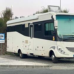 Unser kostenloser Stellplatz bei Kaufland, 5 Minuten zum Bus in die Stadt