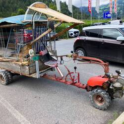 In Schiers es sonderbars Gfährt troffe. En Bucher-Einachser mit Triebachs und gspässigem Uufbau