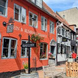 Rote Straße und Rumhaus Braasch