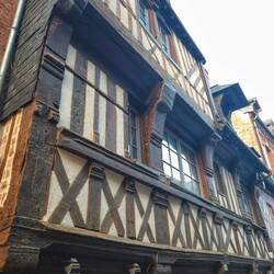 So krumm und steht doch seit Jahrhunderten