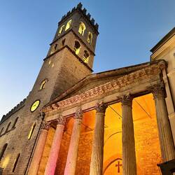 There was a live concert outside the temple Minerva tonight
