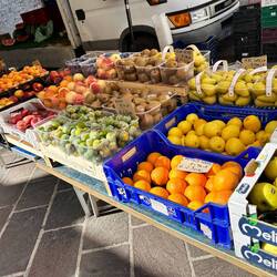 Saturday means farmers market! Today's haul: plums and more of the figs. I'm obsessed with figs now.