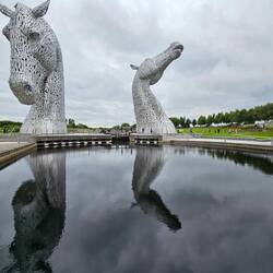 die Kelpies...30 meter hohe aus Metall angefertigte Pferdeköpfe