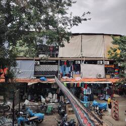 Mall for second hand outdoor clothes with well-known brands.