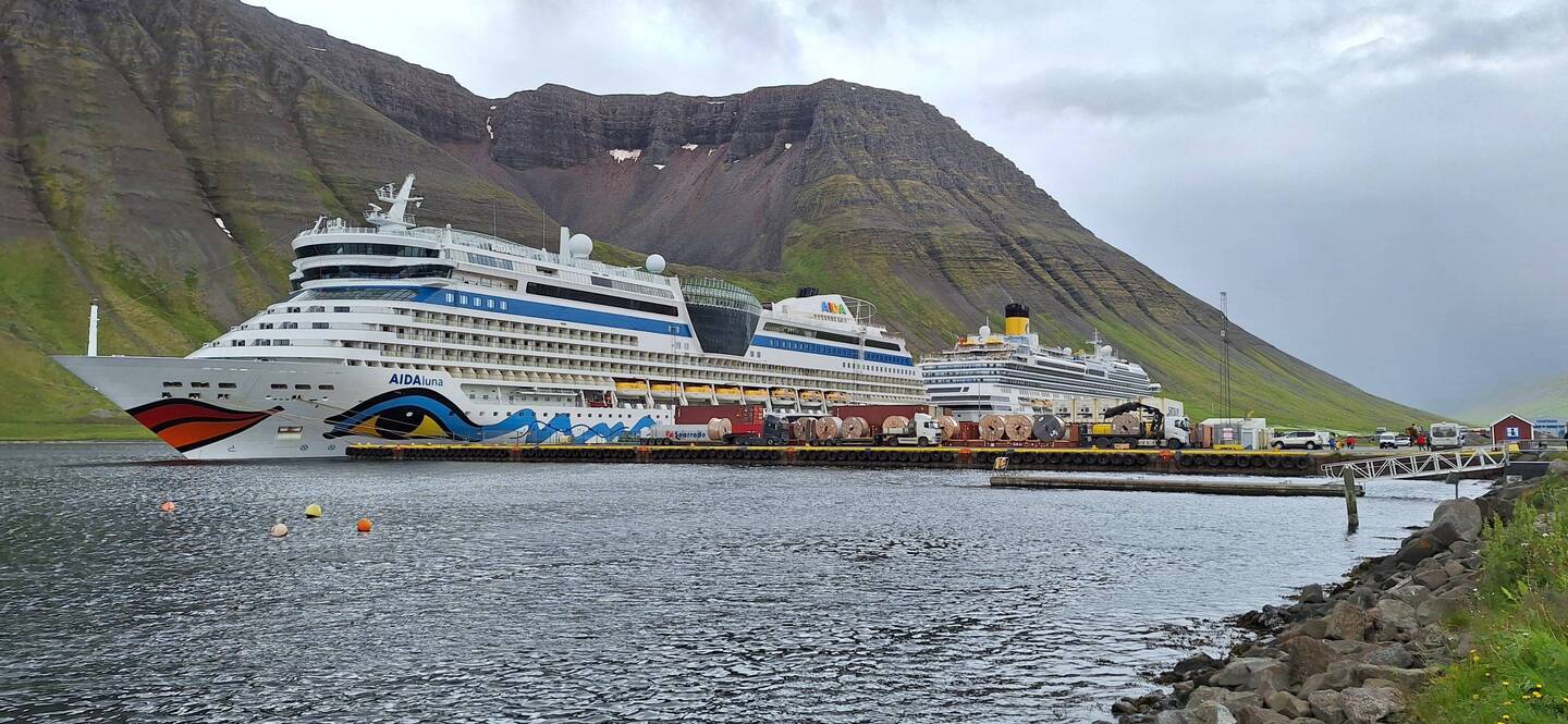 Vor uns hat bereits die AIDA Luna angelegt.
