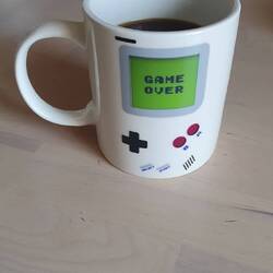 Beim ersten Frühstück zu Hause... Game over und los geht's ans wieder Einziehen 😉