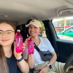 An eiskalten pinken Flaschen konnten wir nicht vorbei gehen