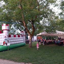 Soirée saucisses frites champêtre.