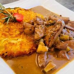 Kalbsleber "Heitertannli" mit Rösti und Cognacrahmsauce