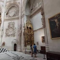 Konnetablenkappelle mit drei Altarbildern.