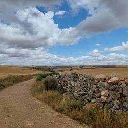 Um eins klärt es auf. Ich kann meinen Regenponcho wieder einpacken.
