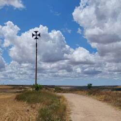Templerkreuz vor Hontanas.