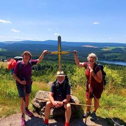 Am Gipfelkreuz vom Bärenstein 898 m!