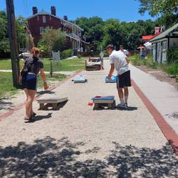 Sandsackschiessen - die Frauen treffen beim ersten Schuss 😄