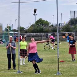 Eine der Diziplinen bei den Highlandgames Wettkämpfen