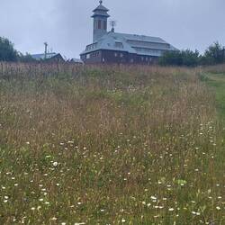 Das Fichtelberghaus auf 1215 m Höhe kommt in Sicht.